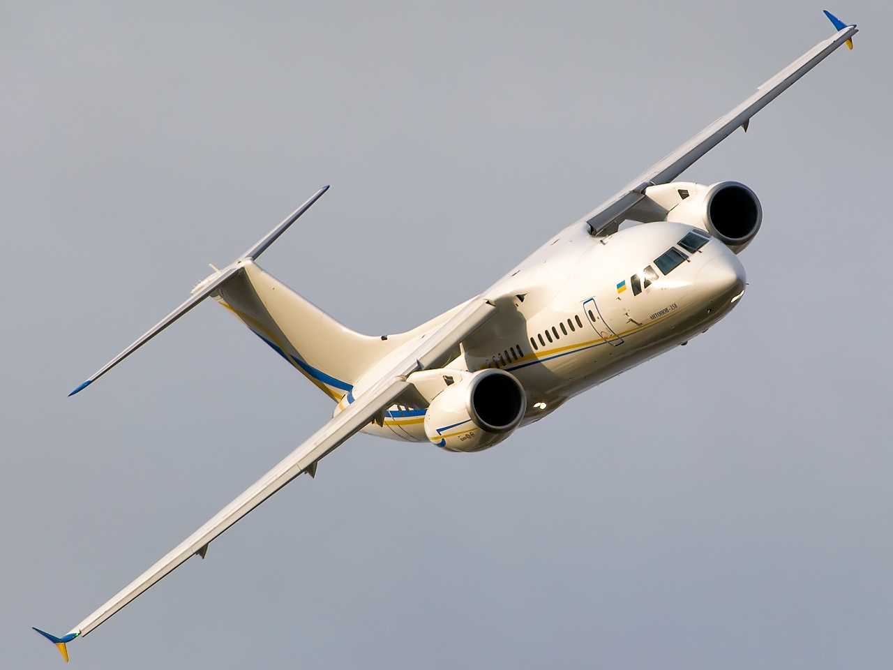 Самолет Ан-148