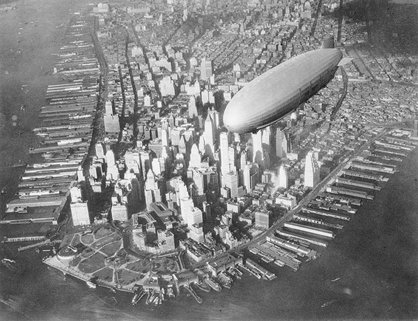  .  LZ 129 Hindenburg