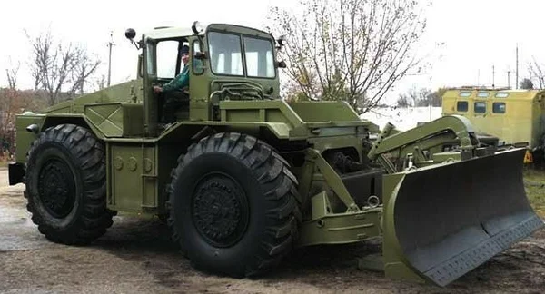 Военные тракторы Курганского завода