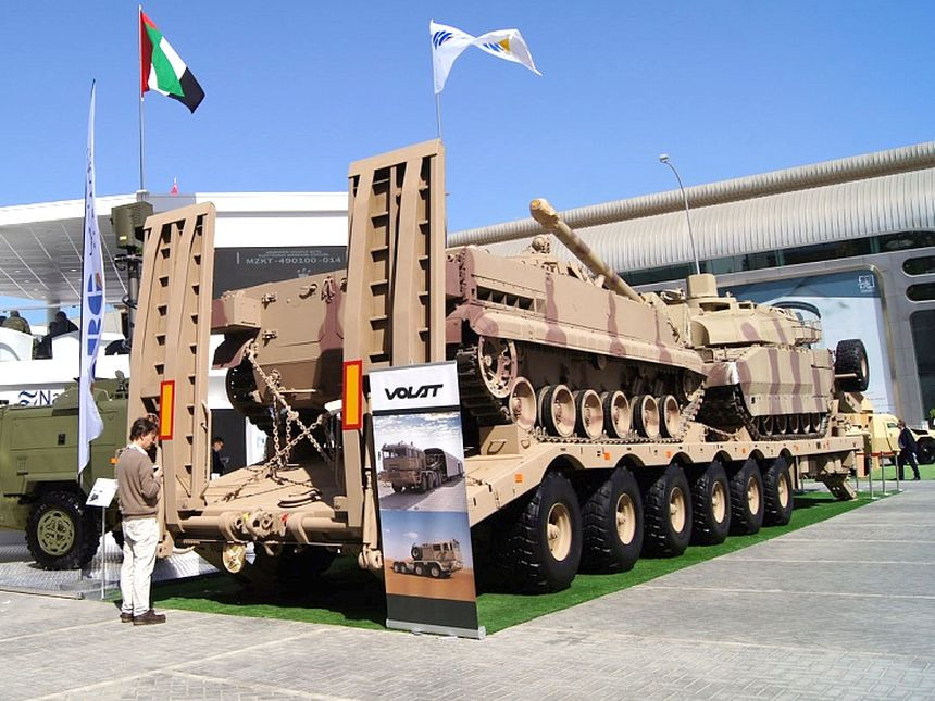 Танковый транспортер Volat в составе тягача МЗКТ-741351 (8х8), полуприцепа МЗКТ-999421 и прицепа МЗКТ-837211. фото. Картинка