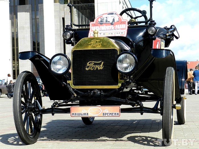  . Ford  XX . . 