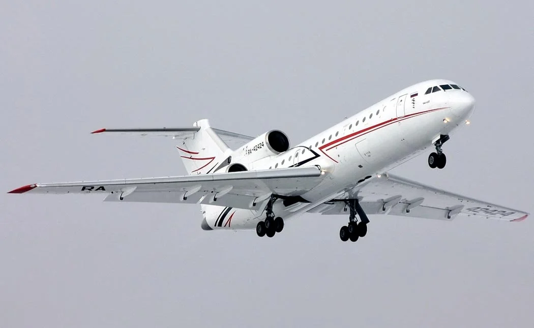 Самолет	Як-142